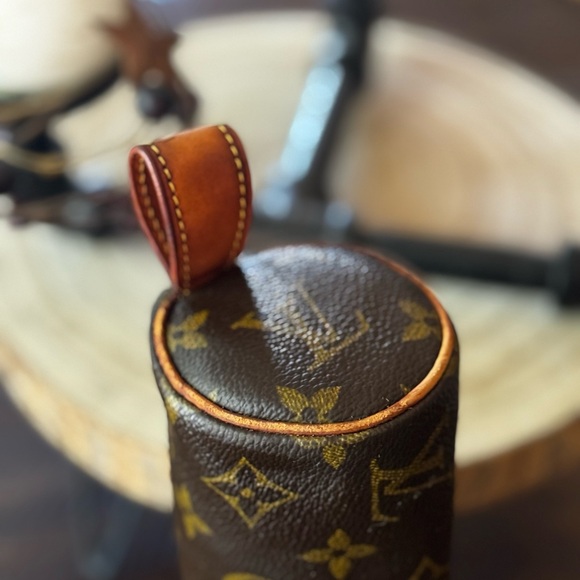 LOUIS VUITTON 
Monogram Trousse Ronde 20 Makeup Case - Picture 14 of 15